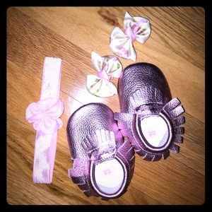 Pink Itzy Ritzy moc happens baby moccasins, 0-6 mo